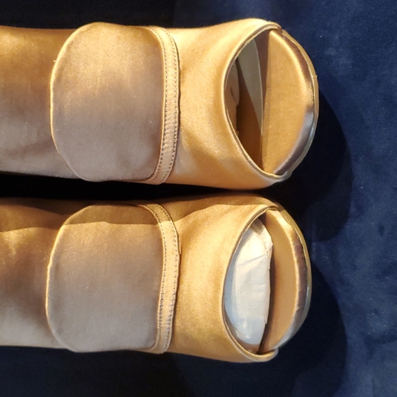 Shoe Dazzle Satin Heels - Picture 10 of 10